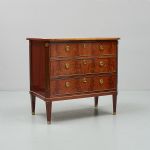 1172 1064 CHEST OF DRAWERS